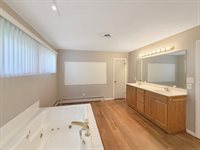 1318 Ridgefield Road, Freeport, IL 61032