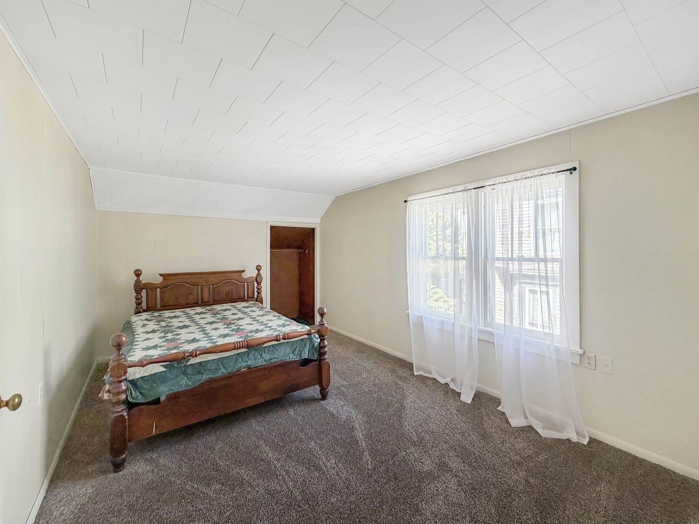 405 North Apple Avenue, Freeport, IL 61032