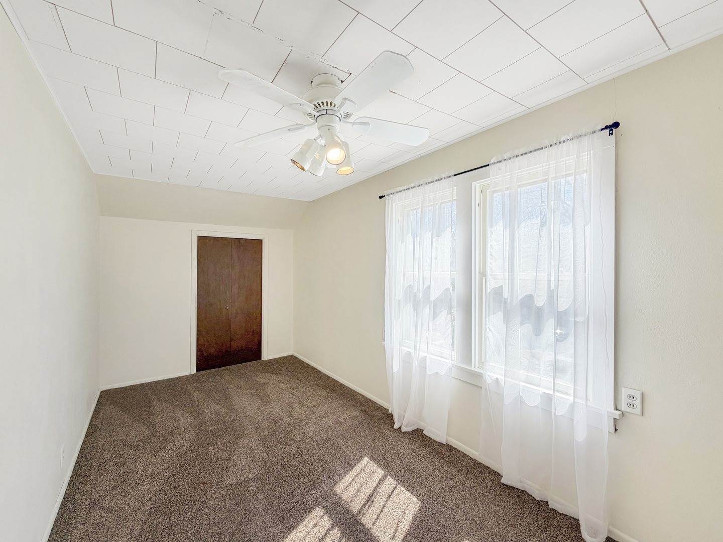 405 North Apple Avenue, Freeport, IL 61032