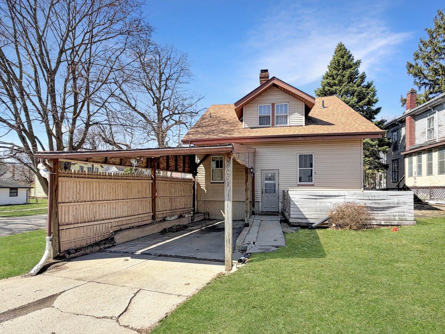 405 North Apple Avenue, Freeport, IL 61032