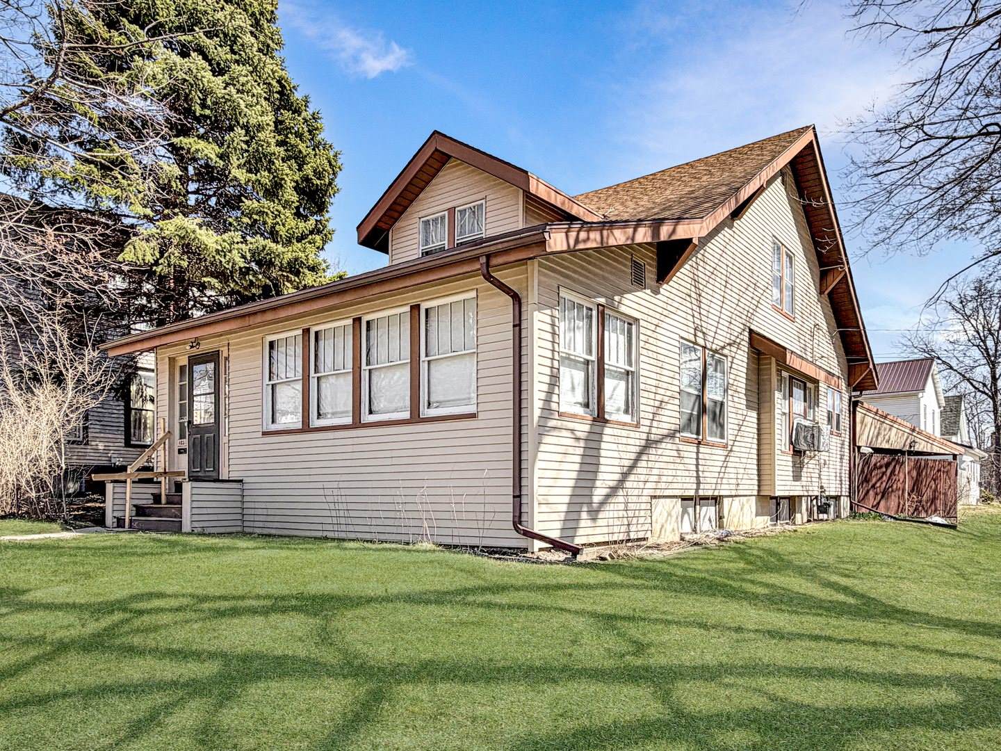 405 North Apple Avenue, Freeport, IL 61032