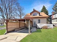 405 North Apple Avenue, Freeport, IL 61032