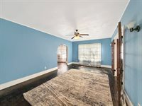 405 North Apple Avenue, Freeport, IL 61032