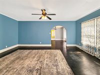 405 North Apple Avenue, Freeport, IL 61032