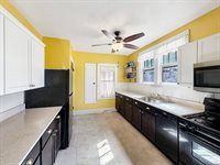 405 North Apple Avenue, Freeport, IL 61032