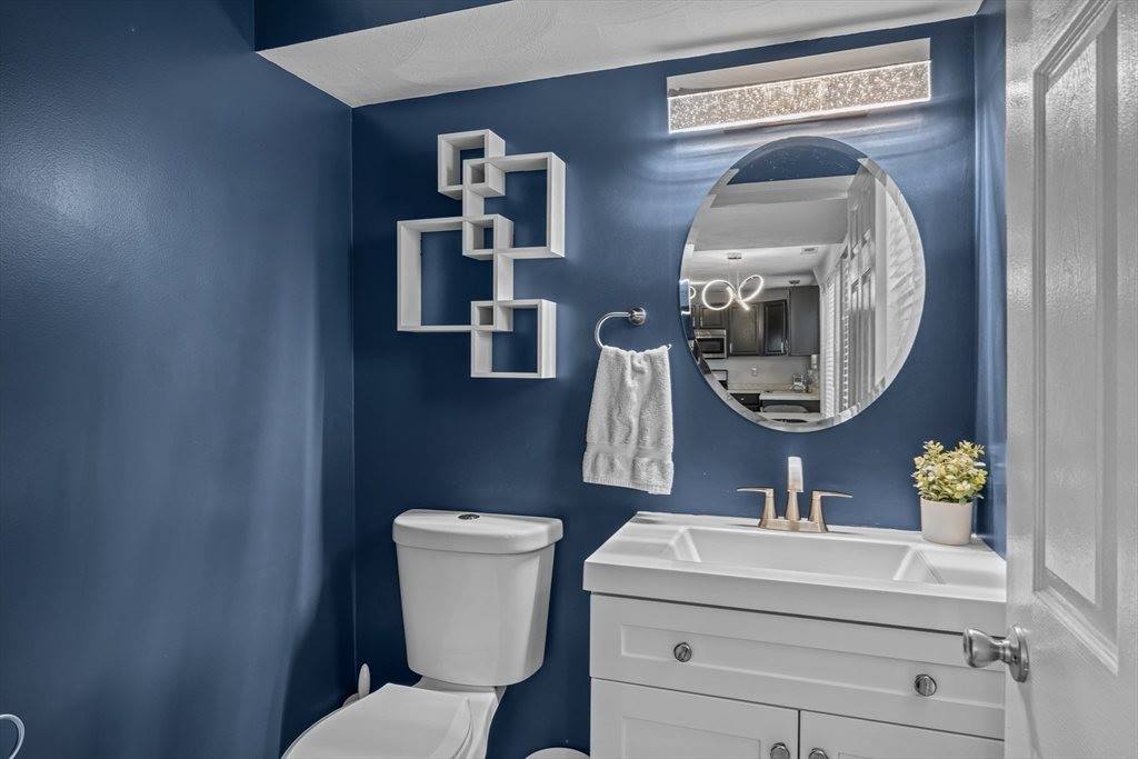 103 Juniper Ln, Tewksbury, MA 01876