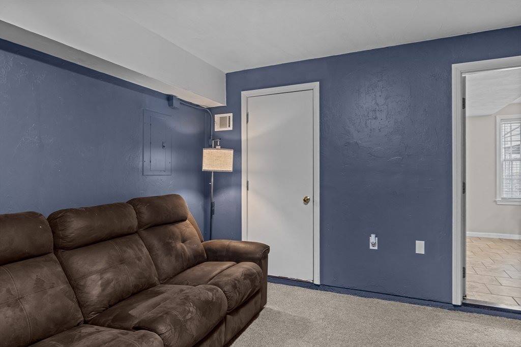 103 Juniper Ln, Tewksbury, MA 01876