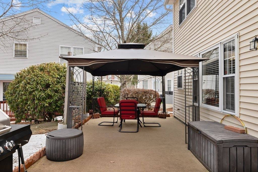 103 Juniper Ln, Tewksbury, MA 01876