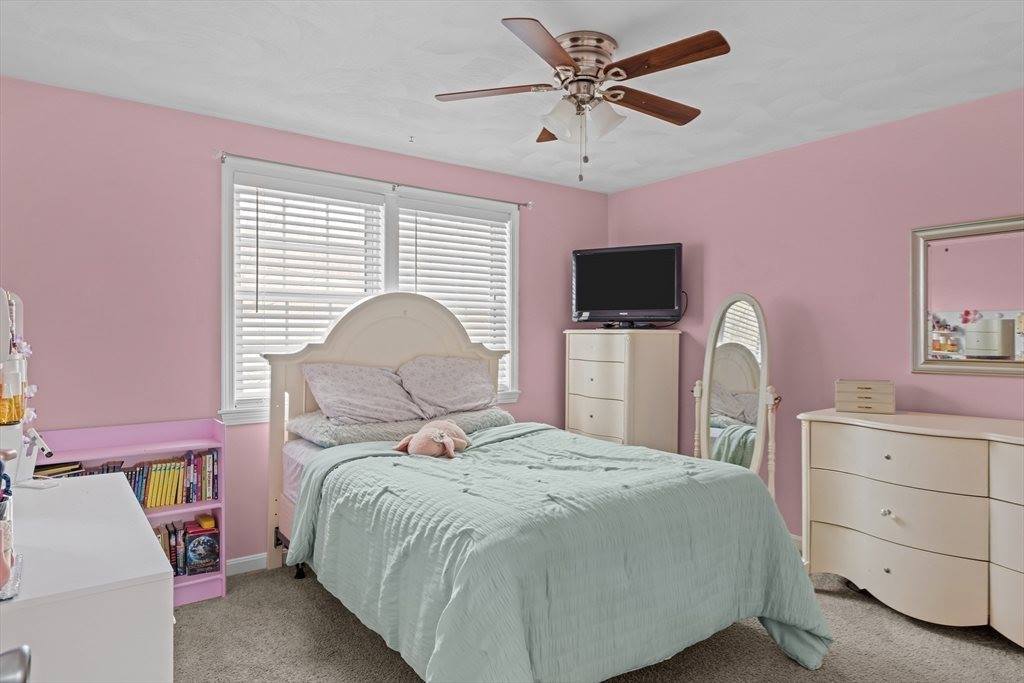 103 Juniper Ln, Tewksbury, MA 01876