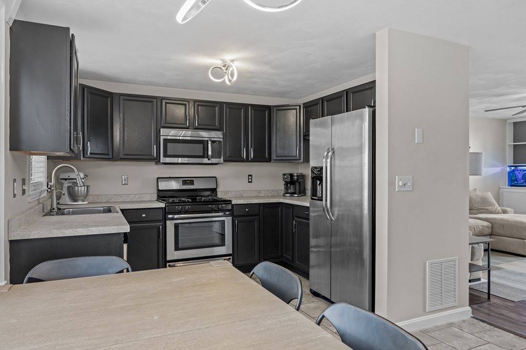 103 Juniper Ln, Tewksbury, MA 01876