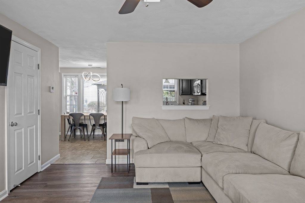 103 Juniper Ln, Tewksbury, MA 01876