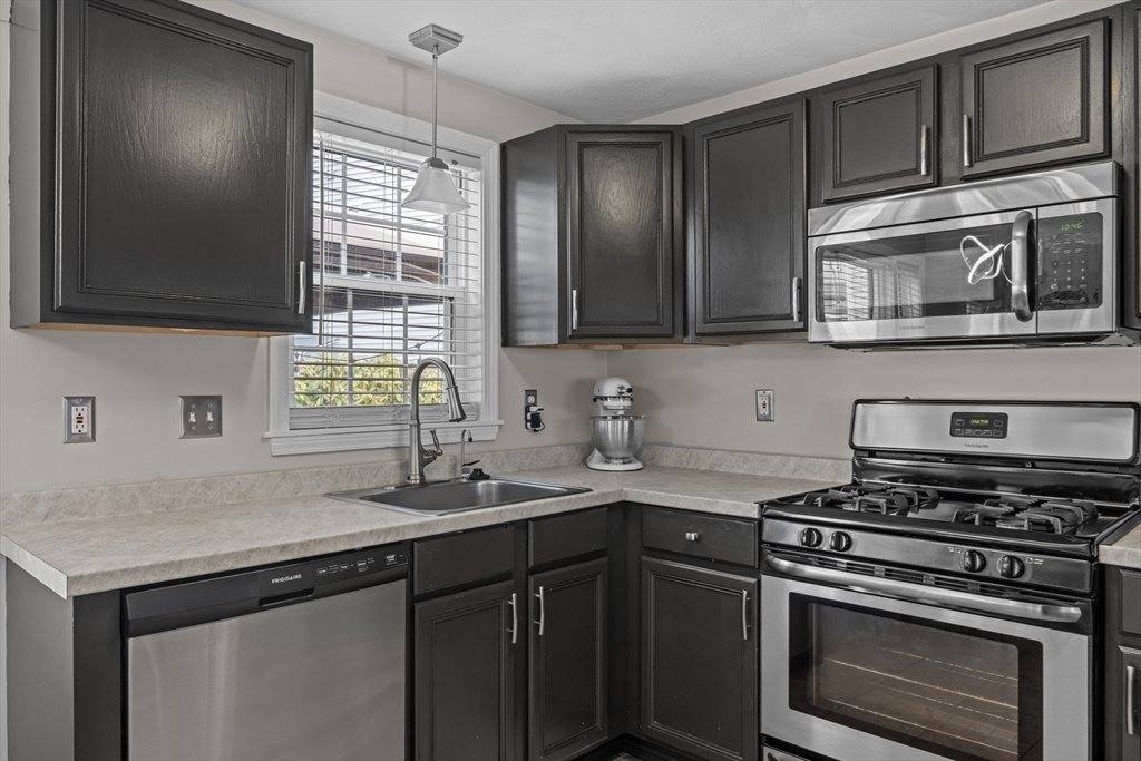 103 Juniper Ln, Tewksbury, MA 01876