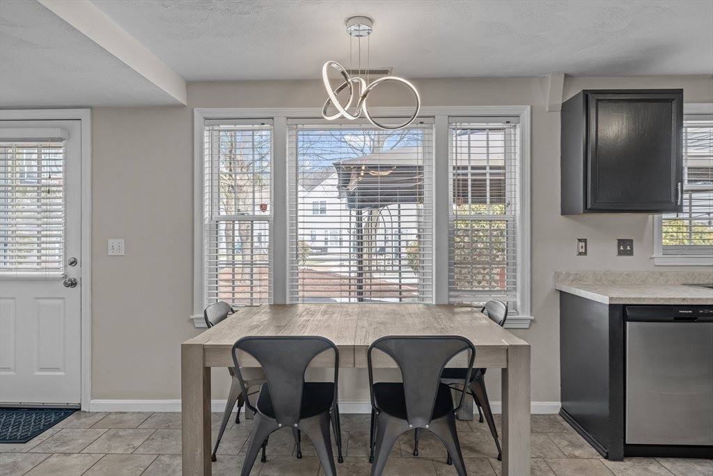 103 Juniper Ln, Tewksbury, MA 01876