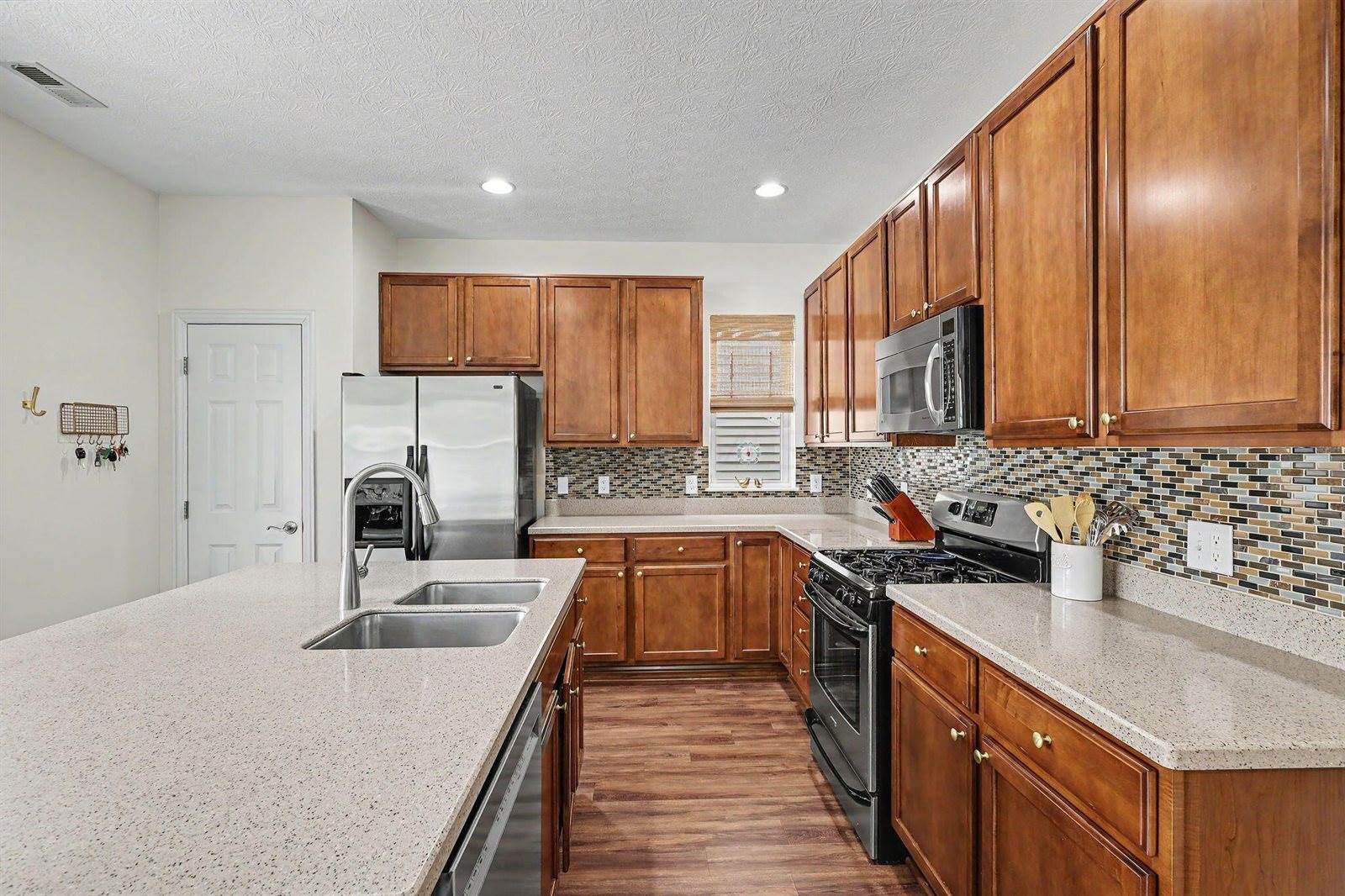 6131 Rackley Way, Westerville, OH 43081