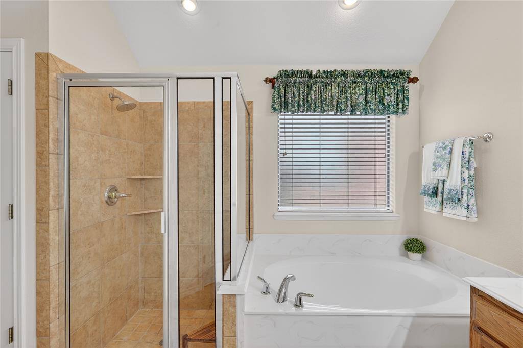 11005 Castle Oak Lane, Fort Worth, TX 76108