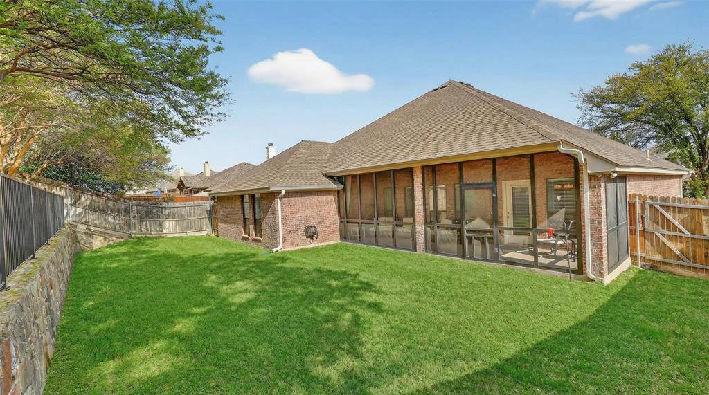 11005 Castle Oak Lane, Fort Worth, TX 76108