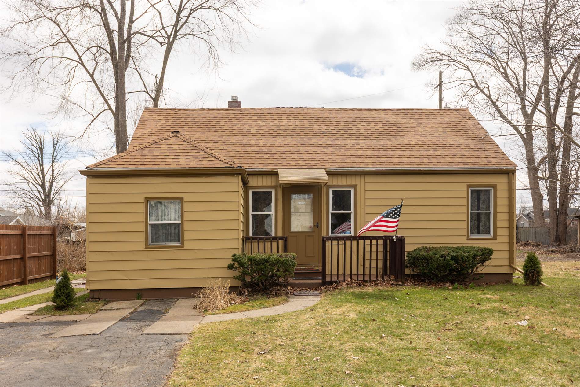 823 Loa Street, Lansing, MI 48910