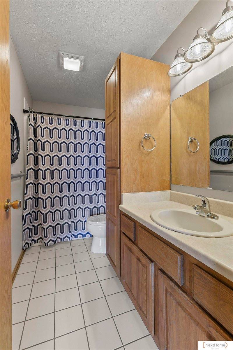 8220 A Street, Lincoln, NE 68510