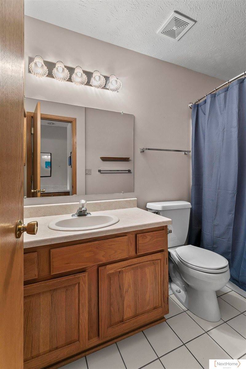 8220 A Street, Lincoln, NE 68510