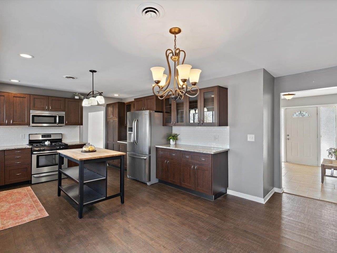 8210 Ridgewood Road, Rock Island, IL 61201