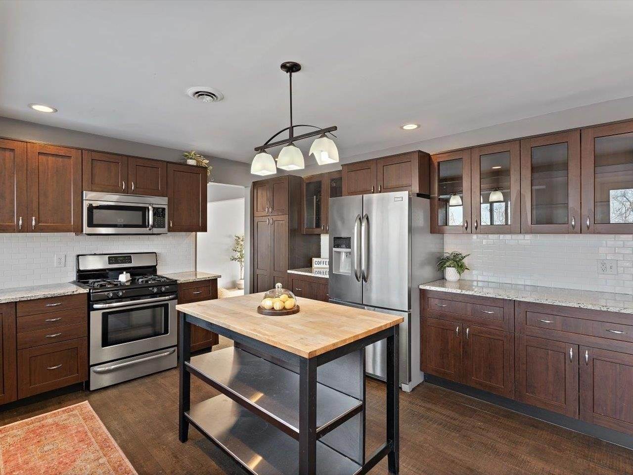 8210 Ridgewood Road, Rock Island, IL 61201