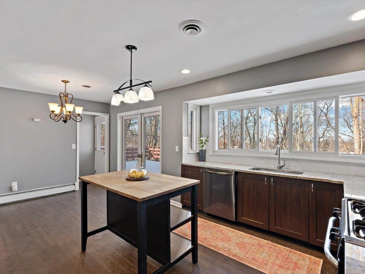 8210 Ridgewood Road, Rock Island, IL 61201