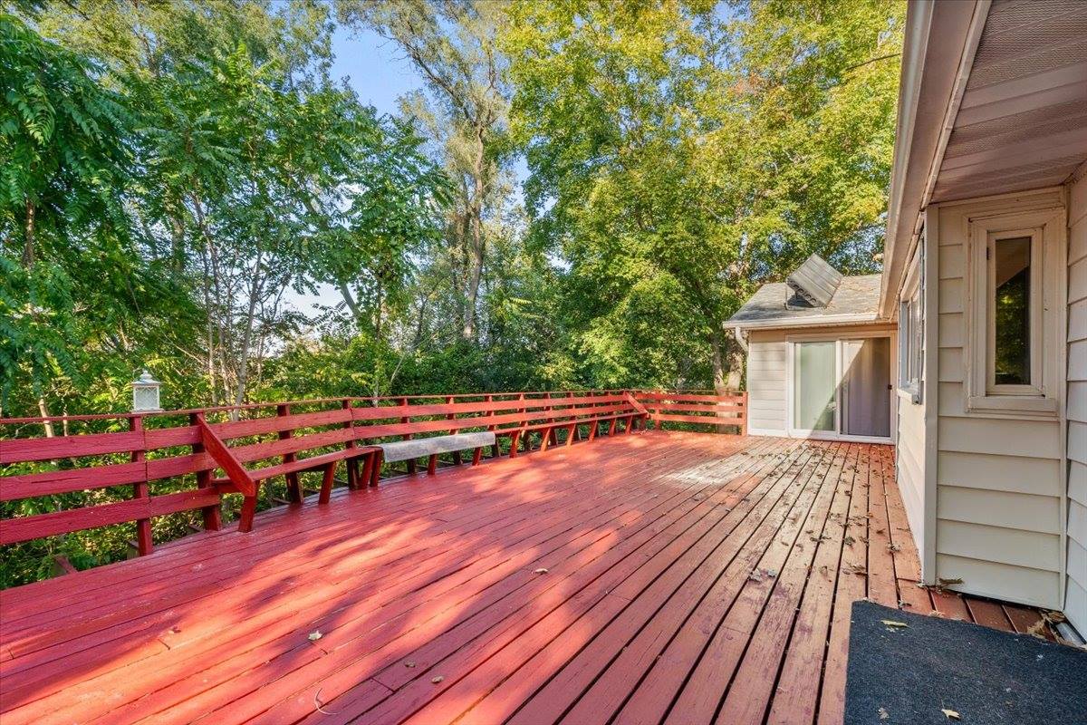 8210 Ridgewood Road, Rock Island, IL 61201