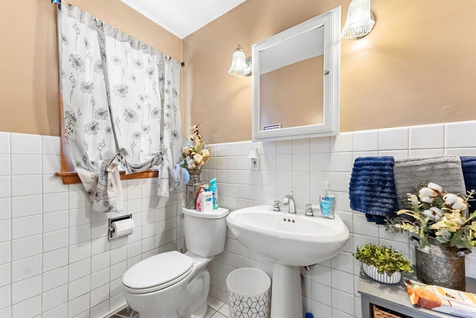 900 14TH Place, Camanche, IA 52730