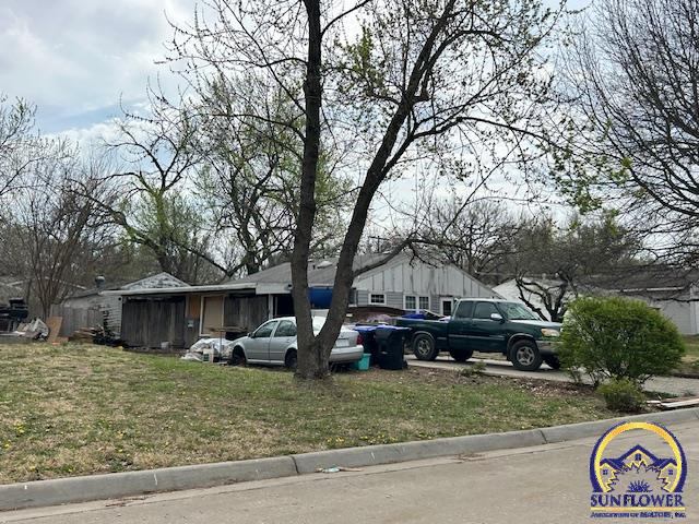 3326 SE Massachusetts AVE, Topeka, KS 66605