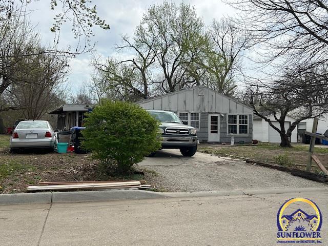 3326 SE Massachusetts AVE, Topeka, KS 66605