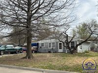 3326 SE Massachusetts AVE, Topeka, KS 66605