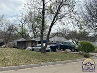 3326 SE Massachusetts AVE, Topeka, KS 66605
