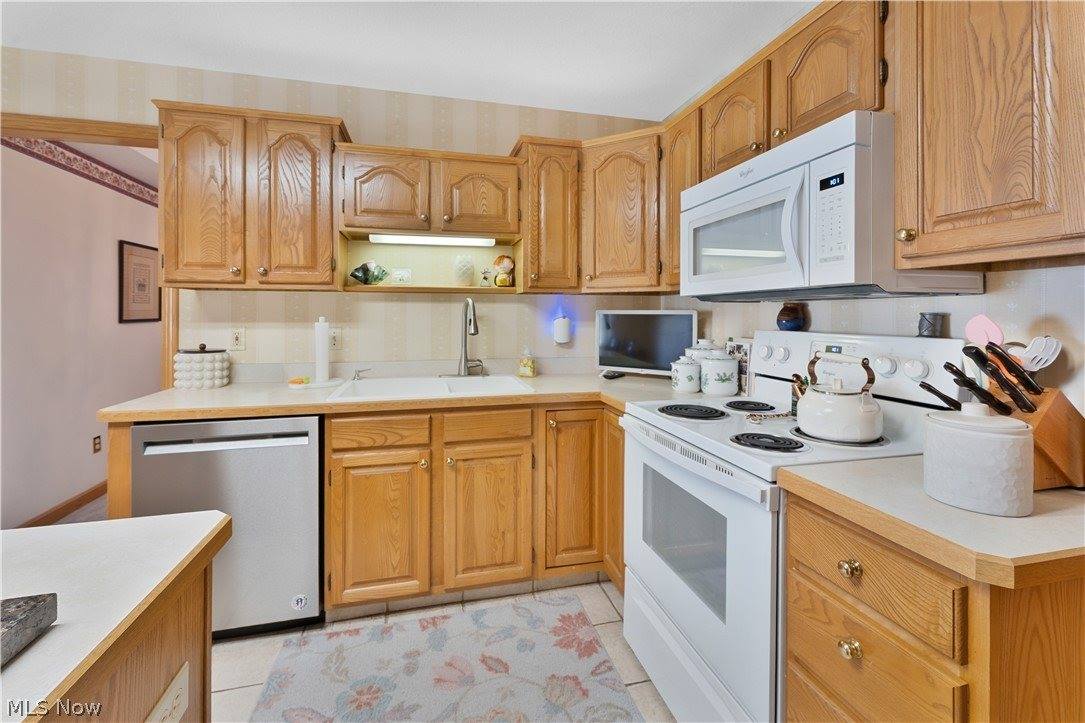 101 Pin Oak Place, Campbell, OH 44405