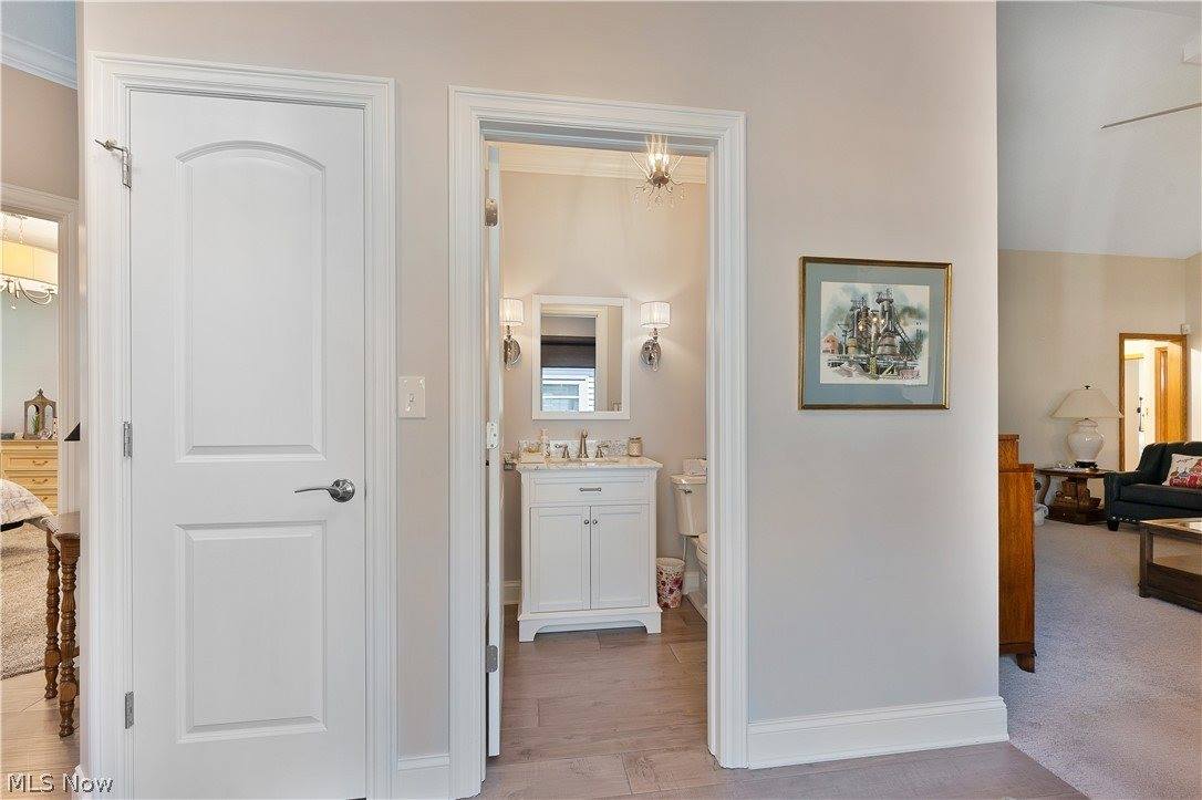 101 Pin Oak Place, Campbell, OH 44405