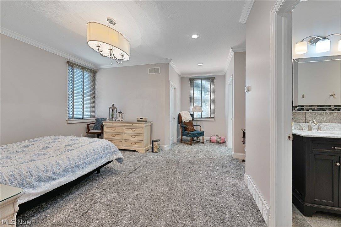 101 Pin Oak Place, Campbell, OH 44405