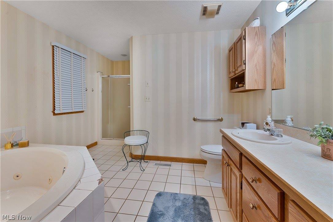 101 Pin Oak Place, Campbell, OH 44405