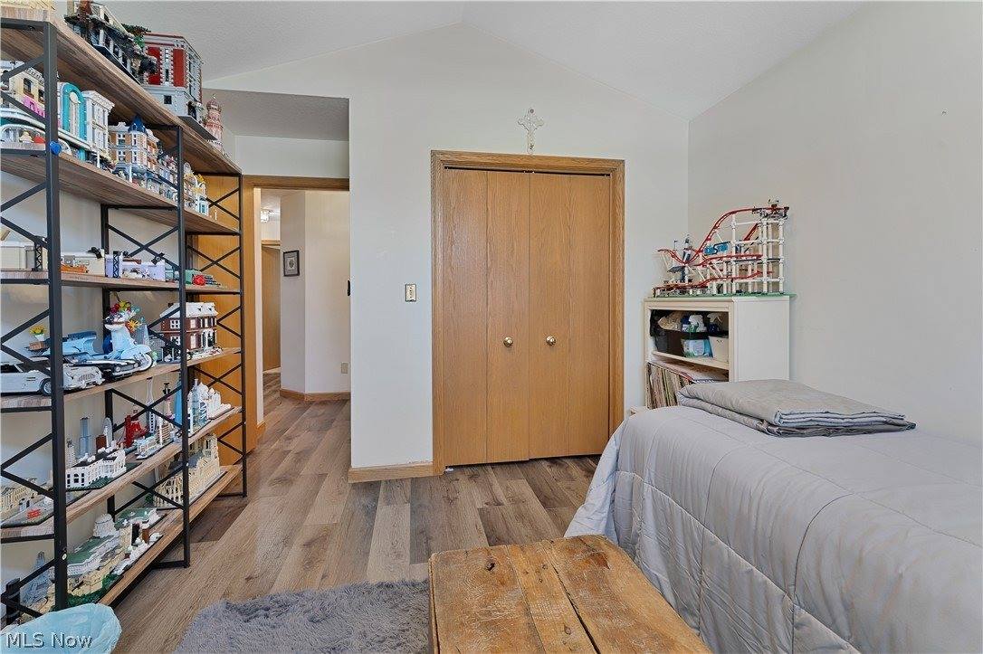 101 Pin Oak Place, Campbell, OH 44405