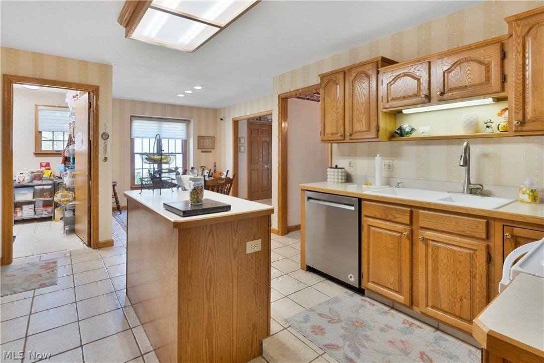 101 Pin Oak Place, Campbell, OH 44405