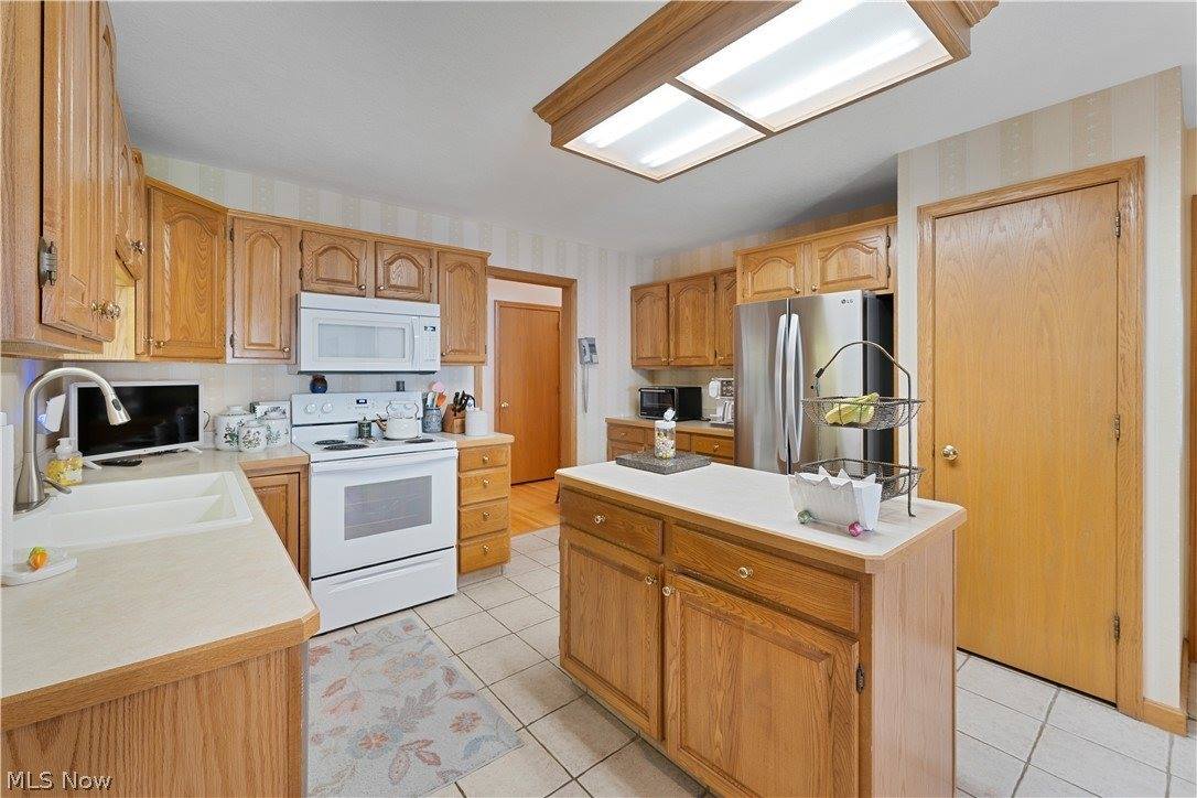 101 Pin Oak Place, Campbell, OH 44405