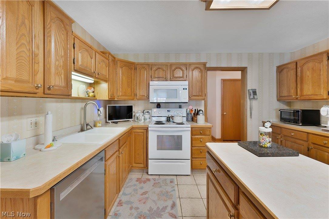 101 Pin Oak Place, Campbell, OH 44405