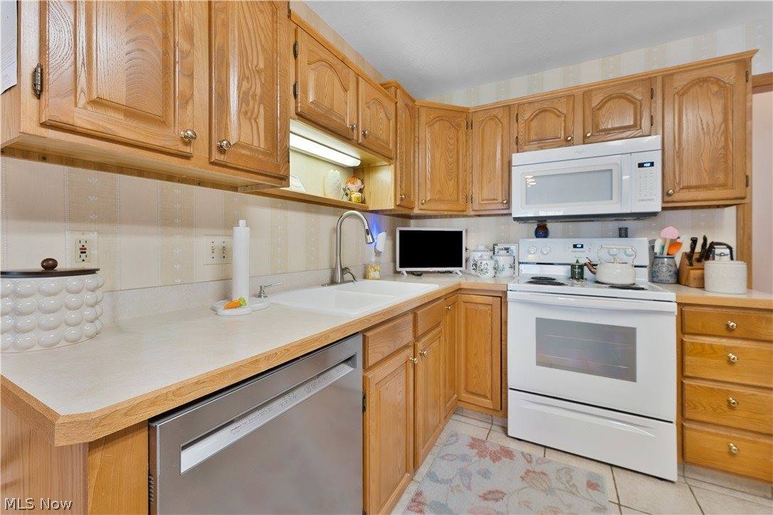 101 Pin Oak Place, Campbell, OH 44405