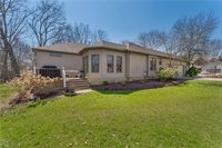 101 Pin Oak Place, Campbell, OH 44405
