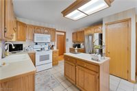 101 Pin Oak Place, Campbell, OH 44405