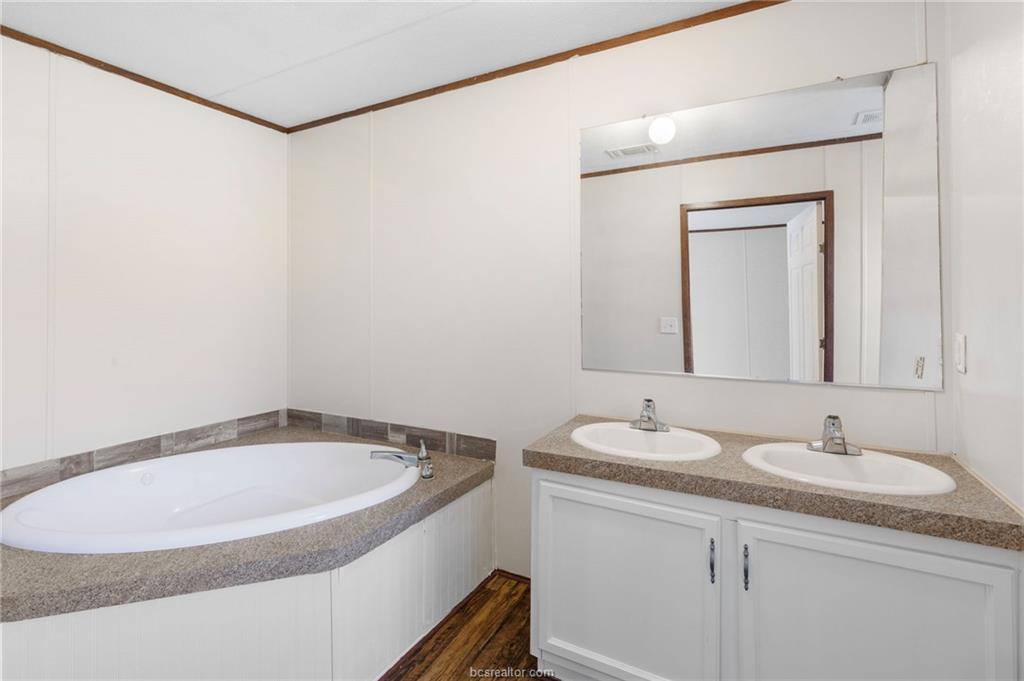 585 FM 60W, Somerville, TX 77863