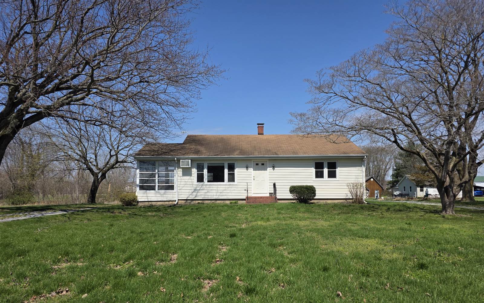 697 W Denneys Rd, Dover, DE 19904