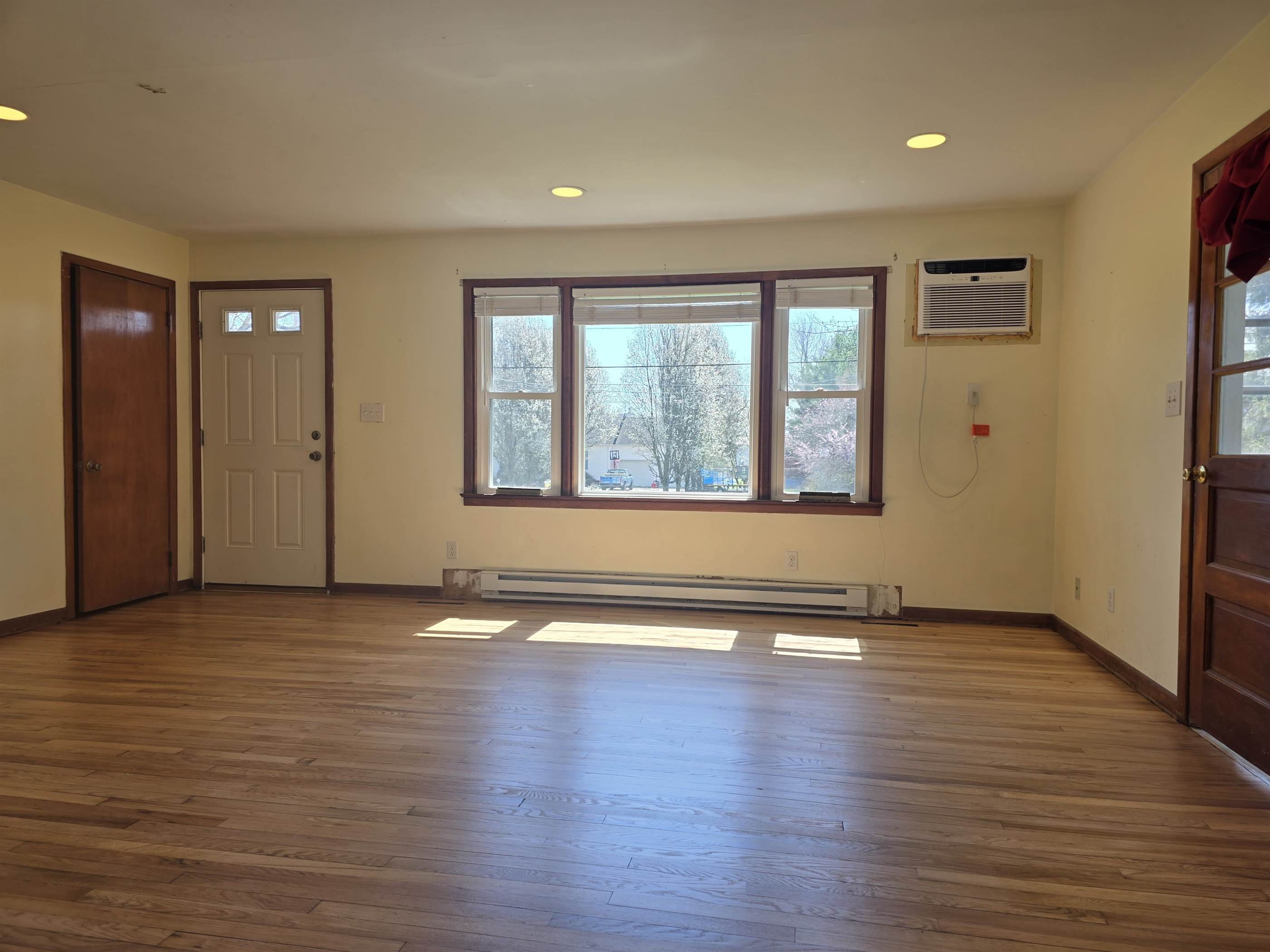697 W Denneys Rd, Dover, DE 19904