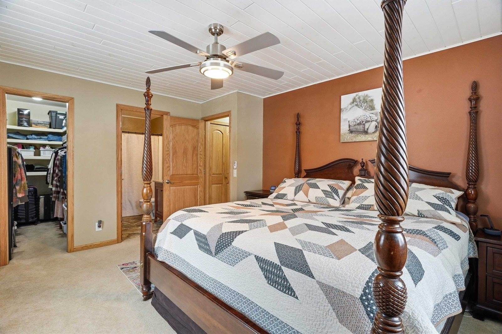 1611 N Broadway Avenue, Marshfield, WI 54449