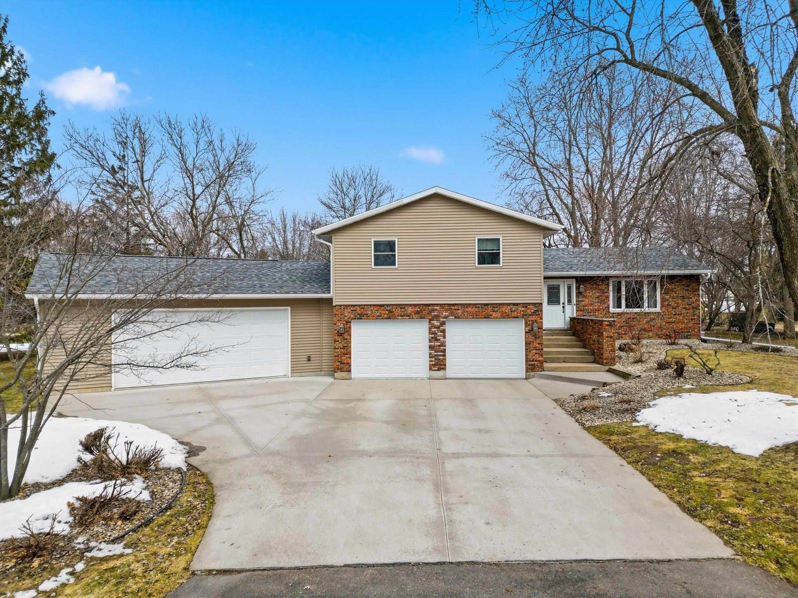 1611 N Broadway Avenue, Marshfield, WI 54449