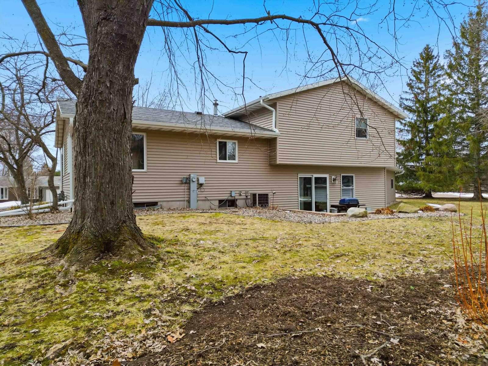 1611 N Broadway Avenue, Marshfield, WI 54449