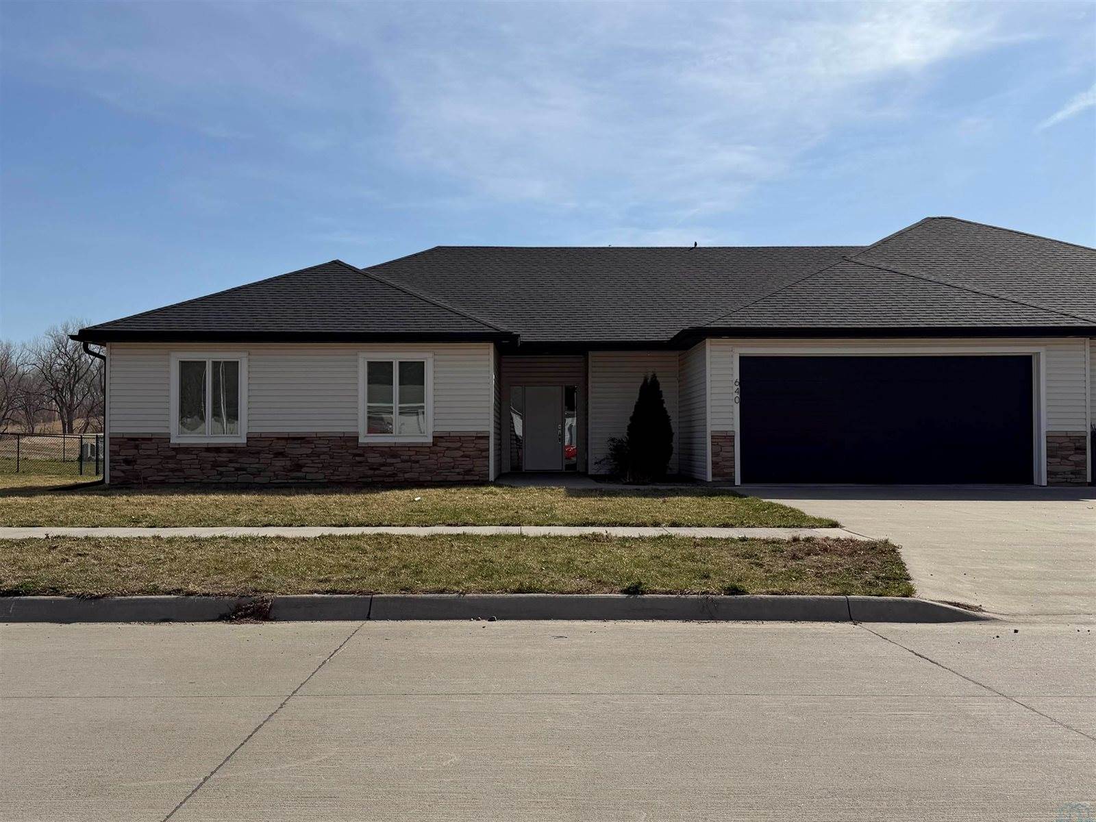 640 S 9th St, Akron, IA 51001